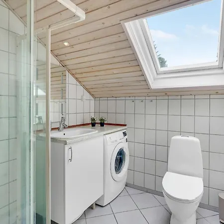 Four-bedroom In Vaggerlose Semesterbostad Bøtø By