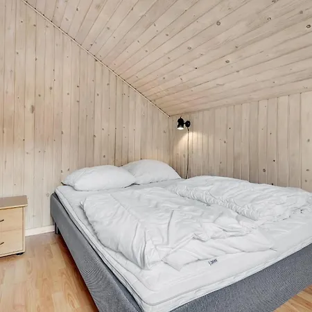 Four-bedroom In Vaggerlose Semesterbostad Bøtø By