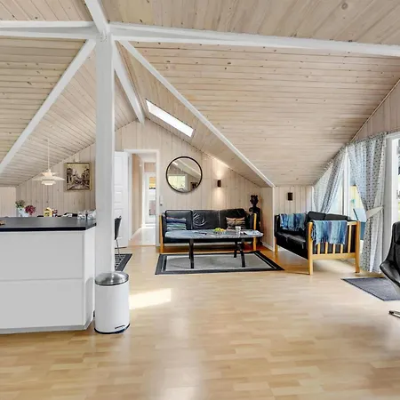 Four-bedroom In Vaggerlose Semesterbostad Bøtø By