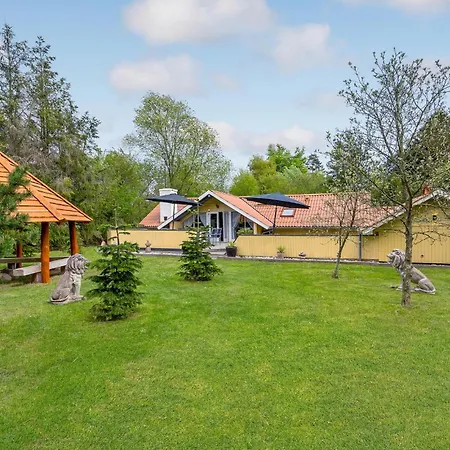 Semesterbostad Four-bedroom In Vaggerlose Bøtø By